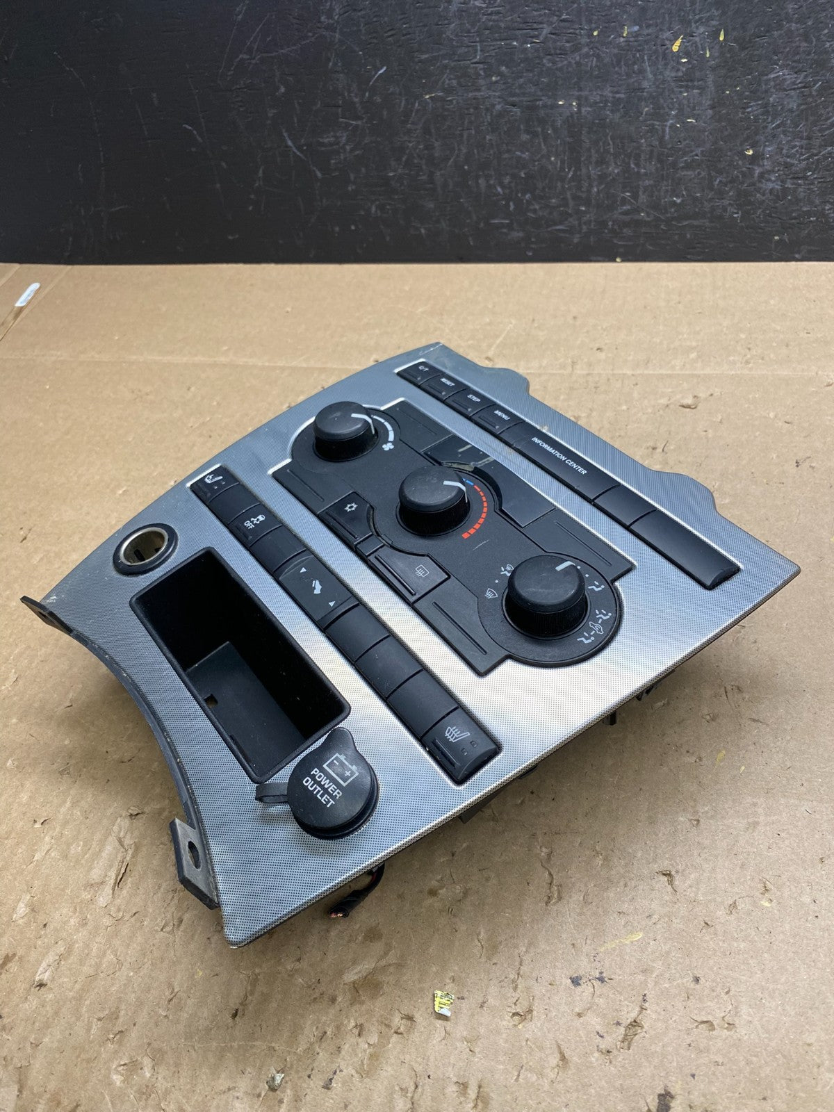 2005 2006 2007 Jeep Commander Grand Cherokee A/C Climate Control Bezel AC6605 DG3