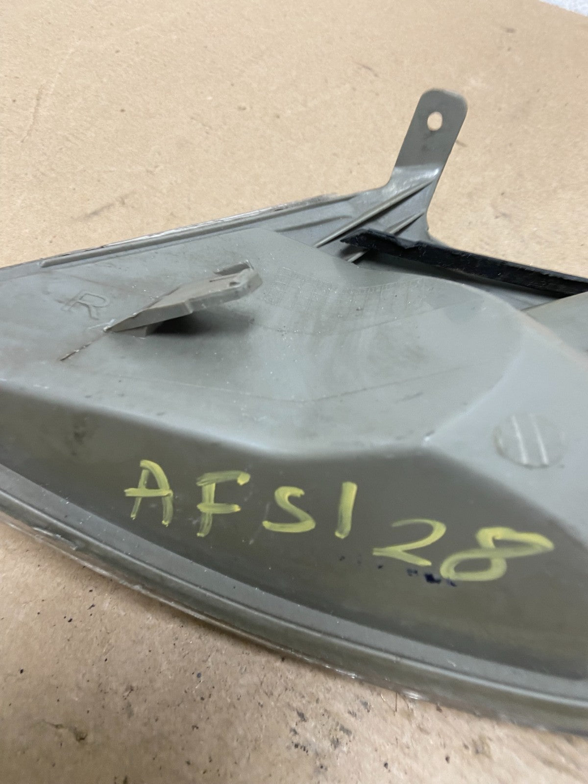 2000 to 2001 Lexus ES300 Right Passenger RH Side Turn Signal AF5128 DW6