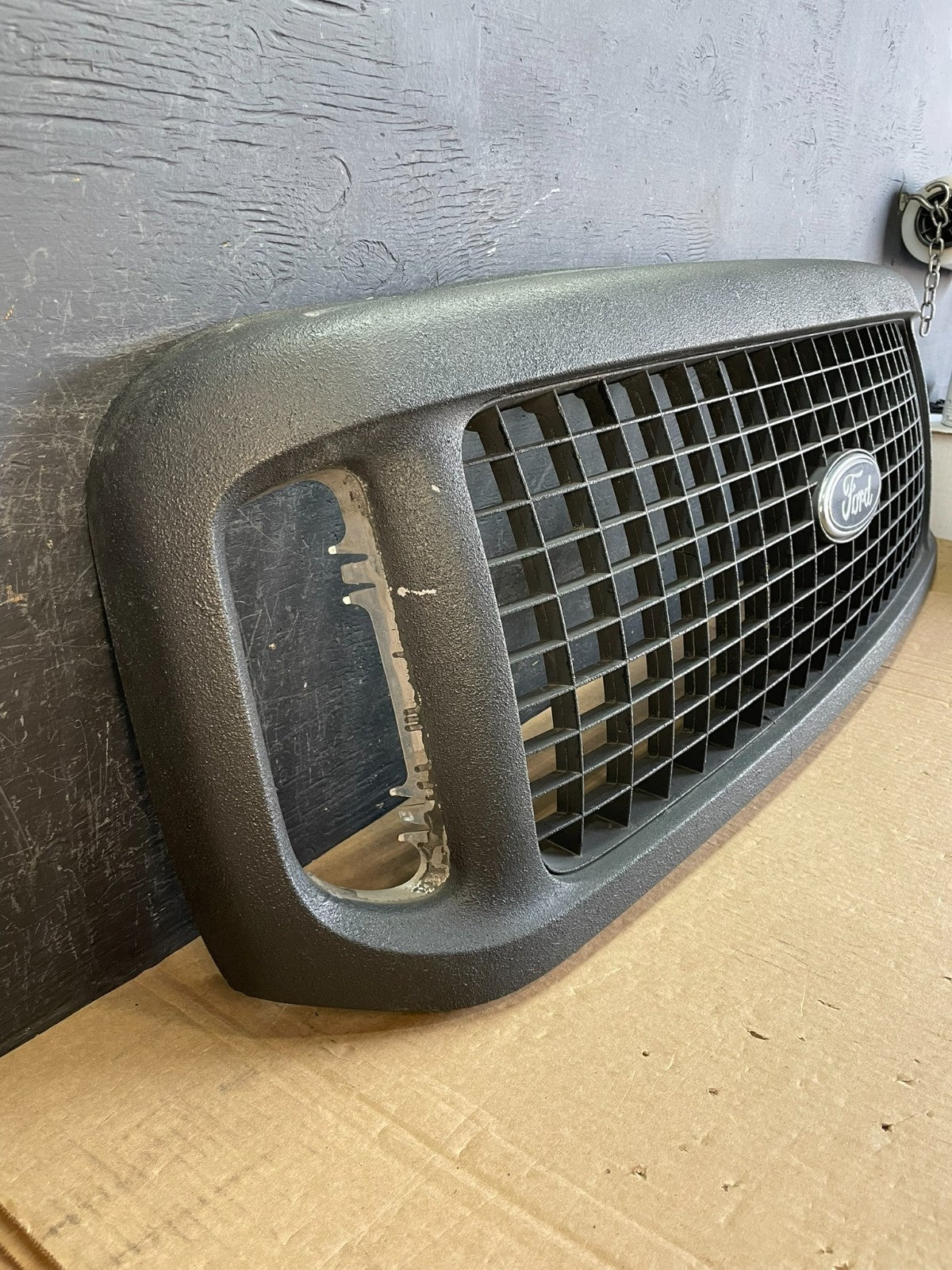 1999 to 2004 Ford F250 Super Duty Front Upper Grill Grille AD0277 DG2