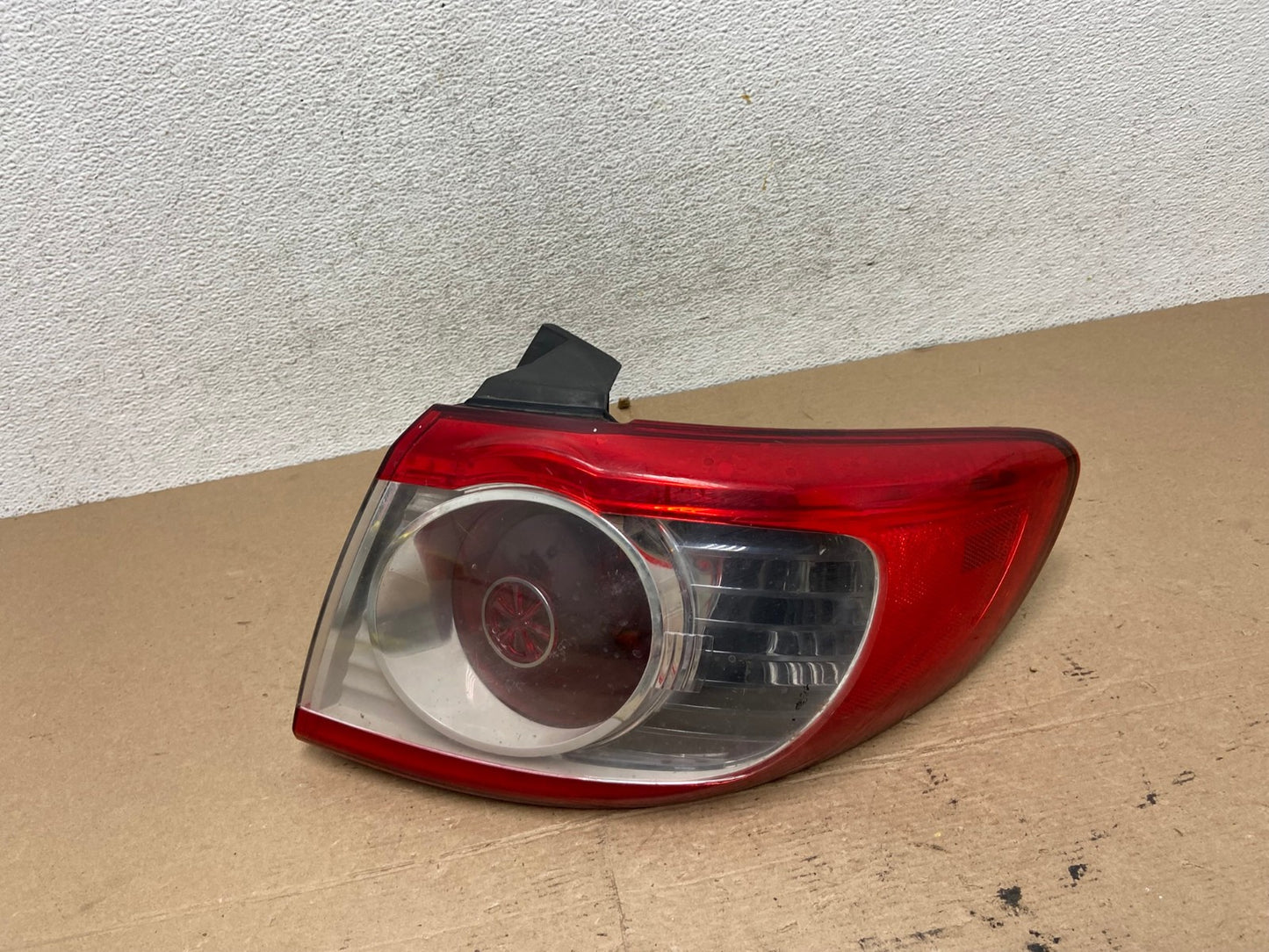 2010 to 2012 Hyundai Santa Fe Right Passenger RH Tail Light AF4761 LK0