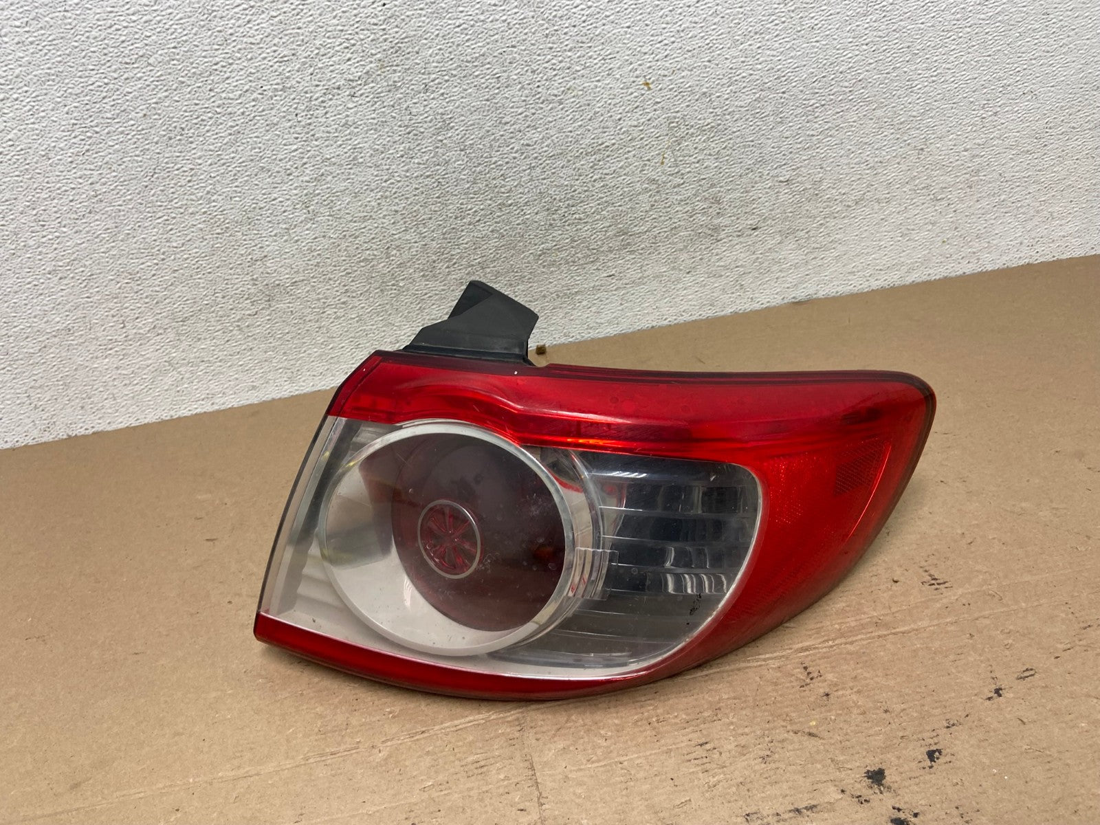 2010 to 2012 Hyundai Santa Fe Right Passenger RH Tail Light AF4761 LK0