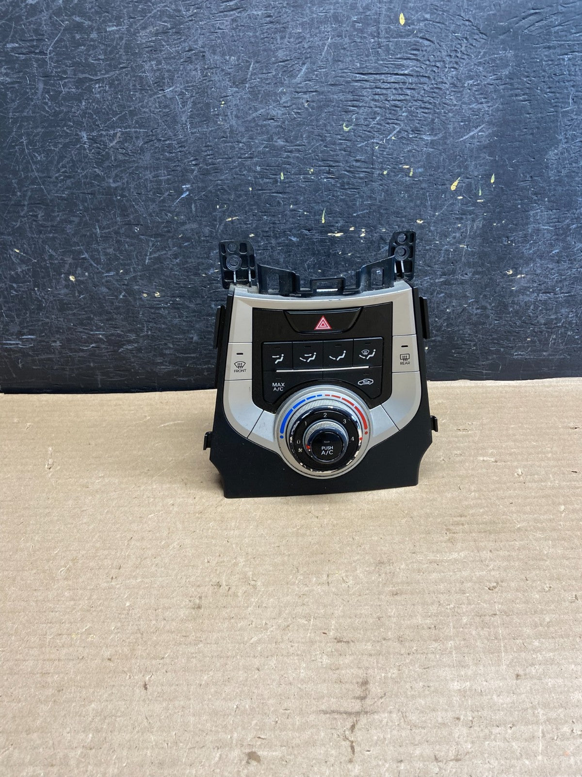 2011 - 2013 Hyundai Elantra Center Heater A/C AC Climate Control Panel ah3523 DG0