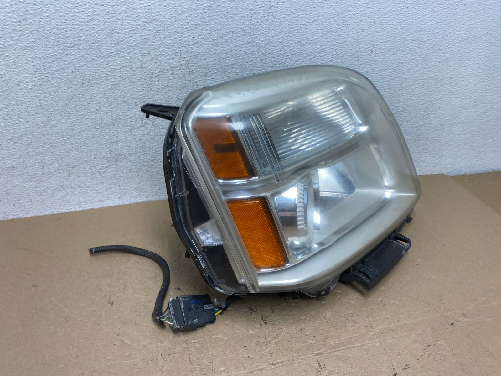2010 to 2015 GMC Terrain Halogen Passenger Right Rh Side Headlight AF4572 LK2