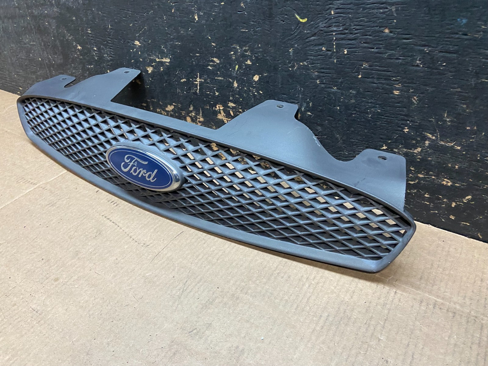 2004 to 2007 Ford Taurus Front Grill Grille OEM y9415 DG2