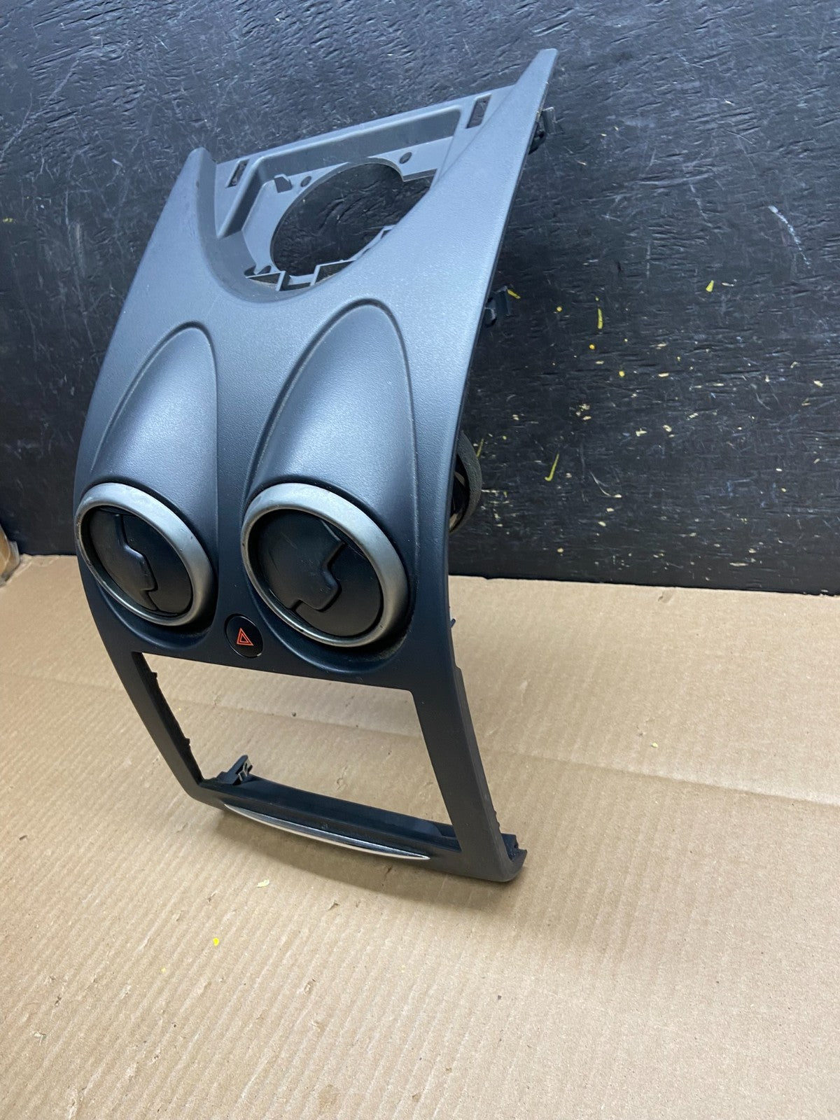 2011 to 2015 Nissan Rogue Dash Upper Center Radio Bezel Trim u5940 DG1