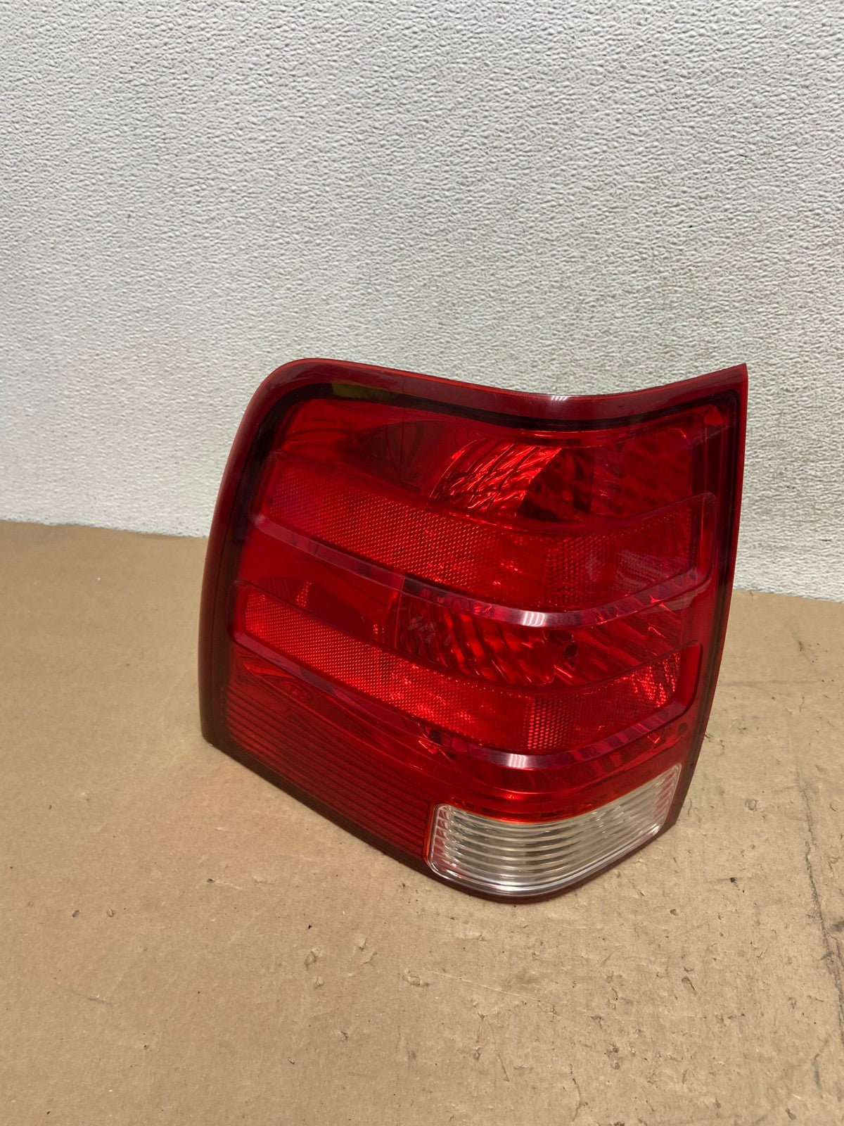 2003 2004 2005 2006 Ford Expedition Left Driver Lh Tail light AG5570 LK0
