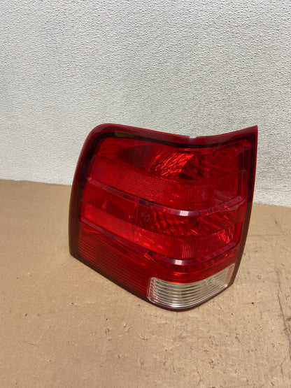 2003 2004 2005 2006 Ford Expedition Left Driver Lh Tail light AG5570 LK0