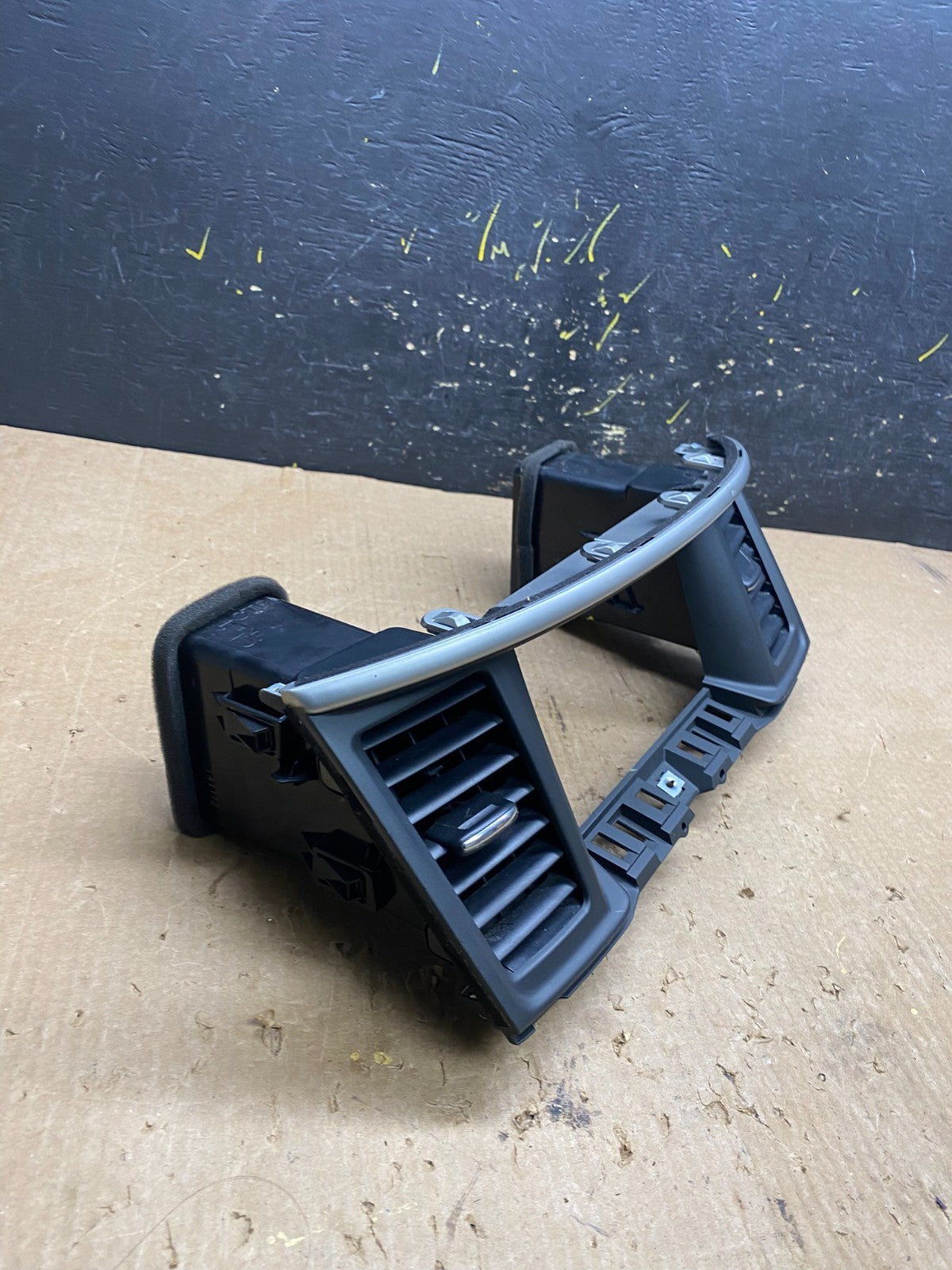 2013 to 2020 Nissan Pathfinder Center Dash Radio Trim Bezel  Surround Z4409 DG1