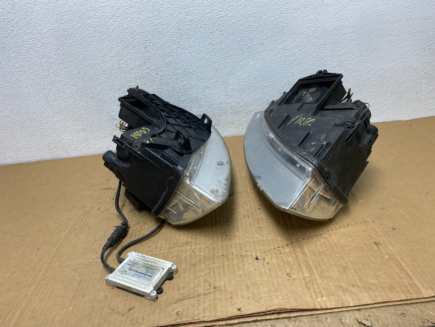2002-2005 Audi A4 Sedan Left+Right Side Halogen Headlights AC7710 DW13