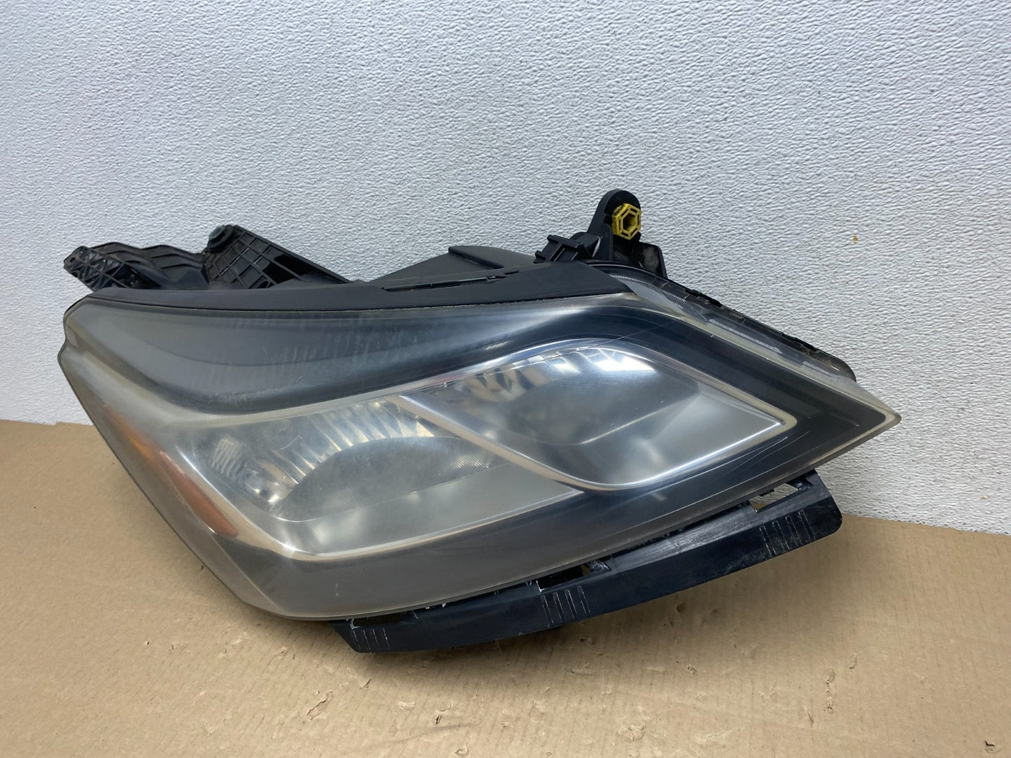 2013-2017 Chevrolet Traverse Right Passenger Side Halogen Headlight AG5889 DW1