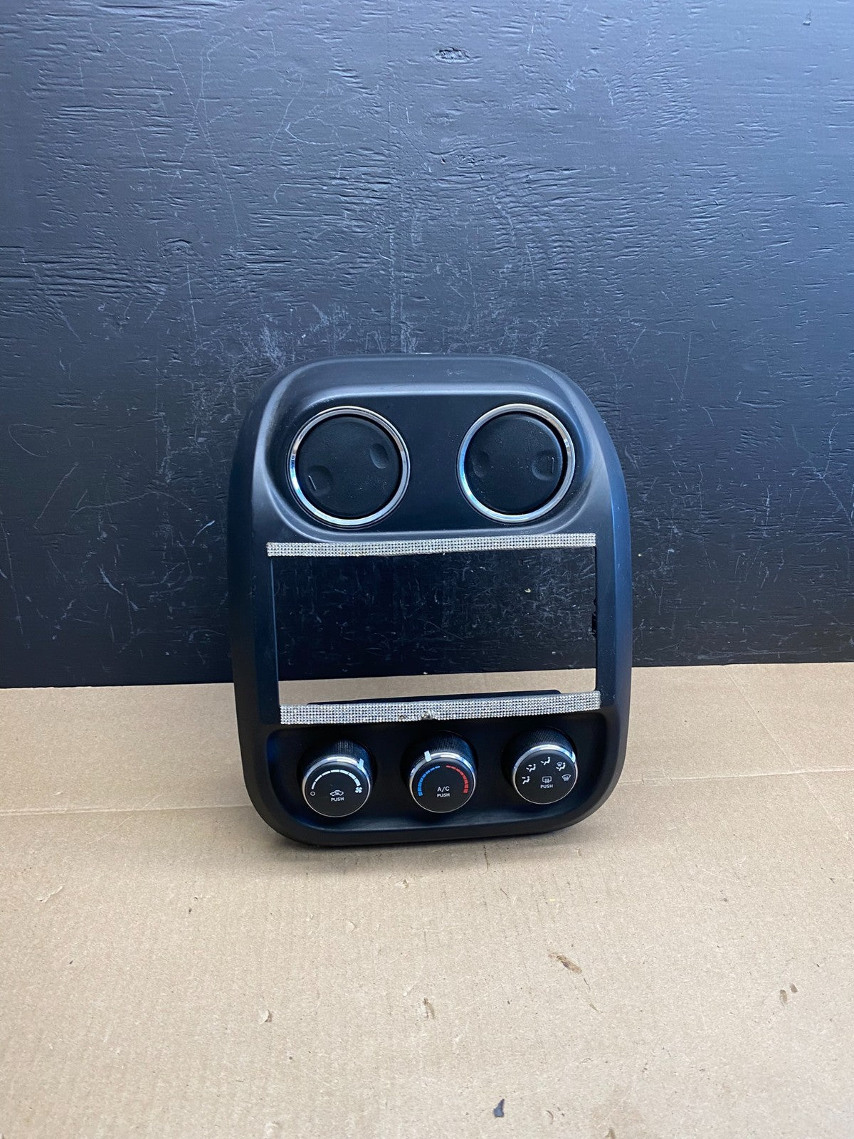 2011 to 2017 Jeep Compass Dash Climate Temperature Control Radio Bezel AC6230 DG0