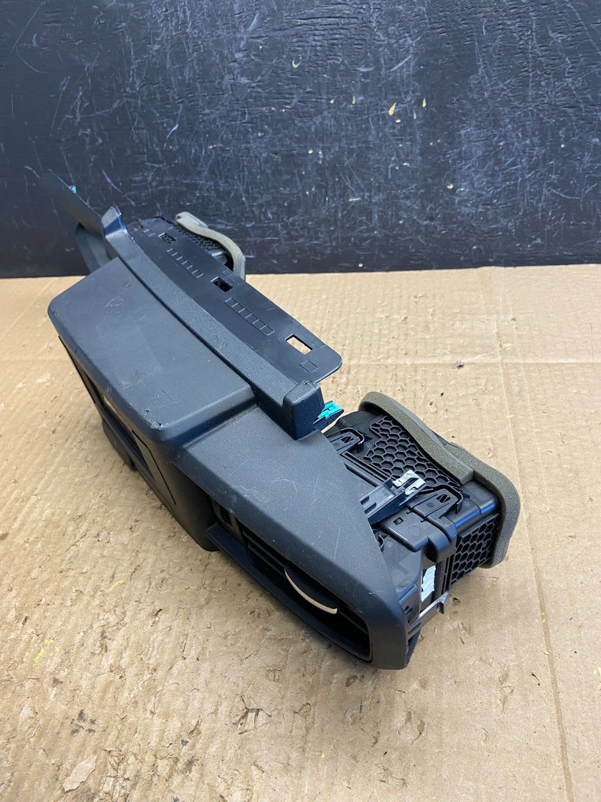 2020 to 2023 Ford Explorer Console Radio Display Screen Air Vents AD2002 DG3