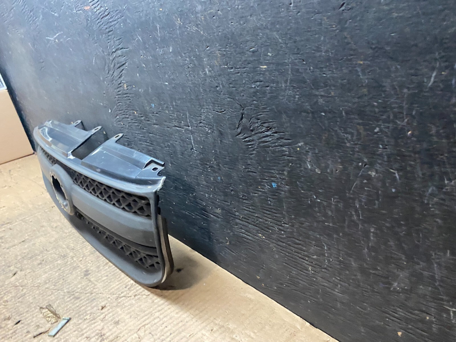 2004 2005 Toyota RAV4 Front Upper Grill Grille N2032 DG Aftermarket1