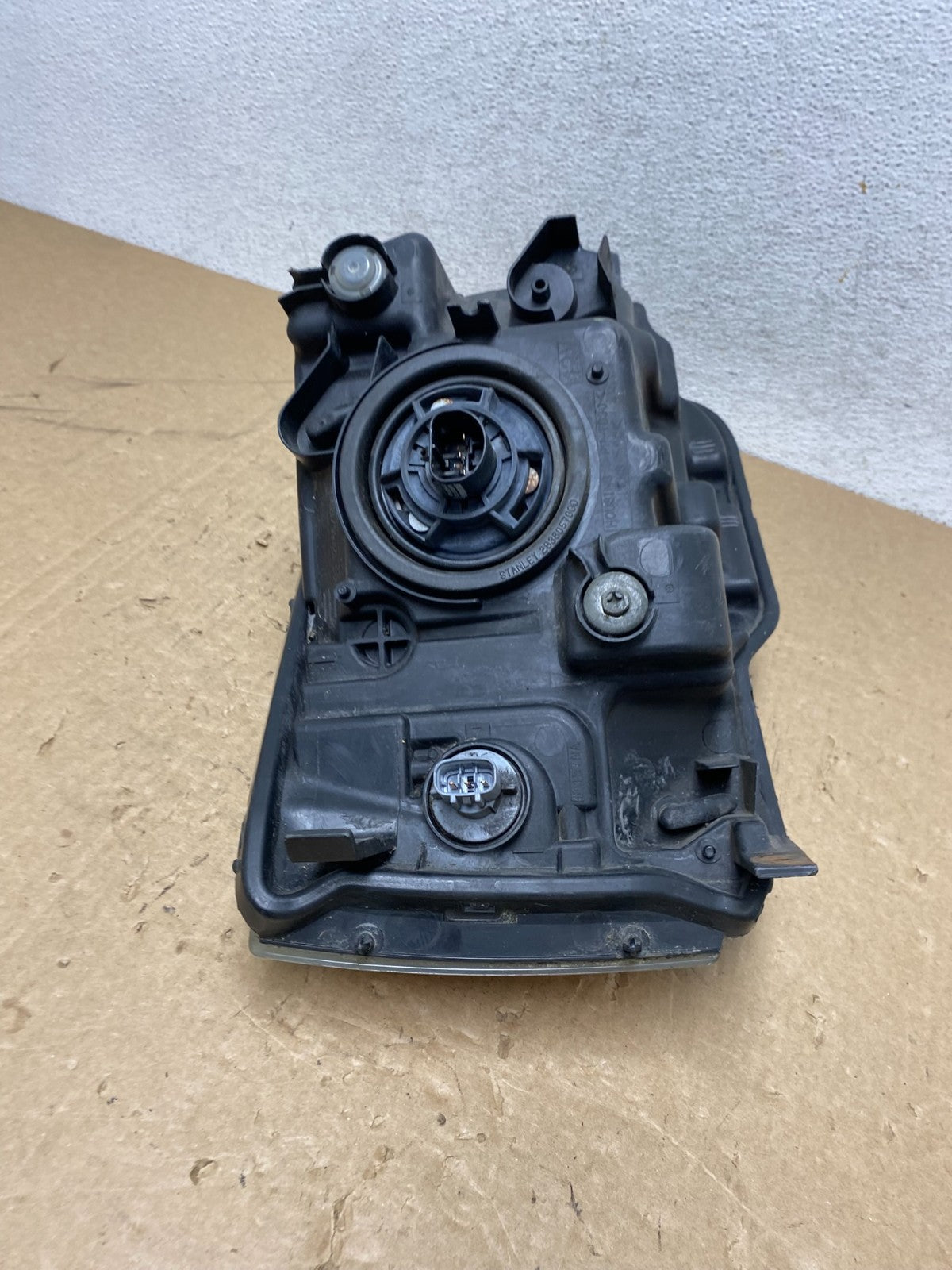 2004 - 2008 Mitsubishi Endeavor Headlight Left Driver Lh Side AG1143 DW9