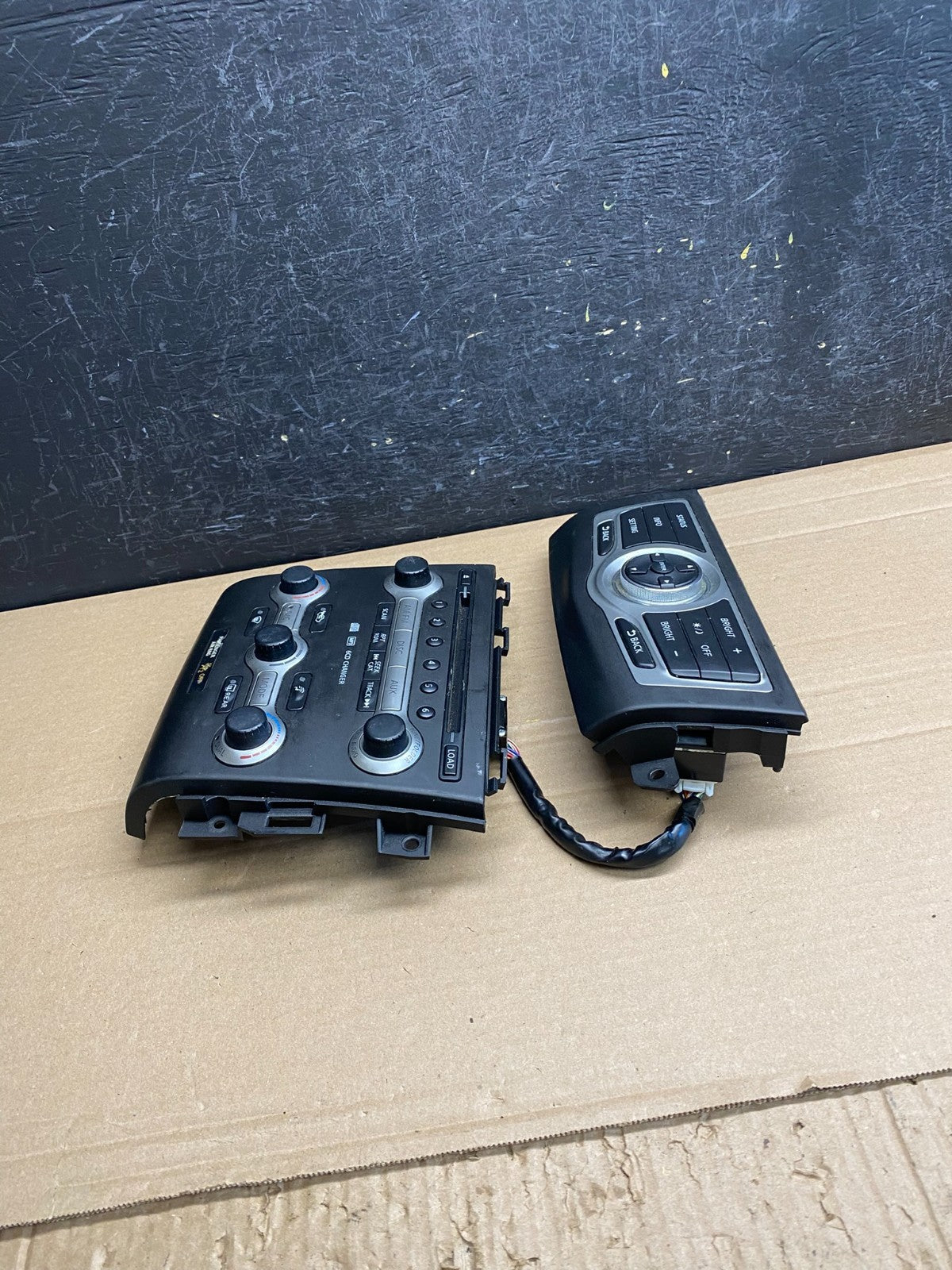 2009 - 2010 Nissan Murano AM FM Radio CD Climate Control Panel AG0014 DG3
