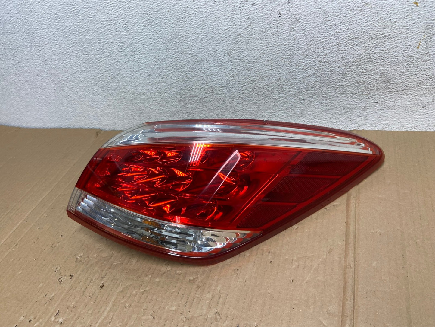 2011 - 2014 Nissan Murano Right Passenger Side RH Tail Light AE8988 LK1