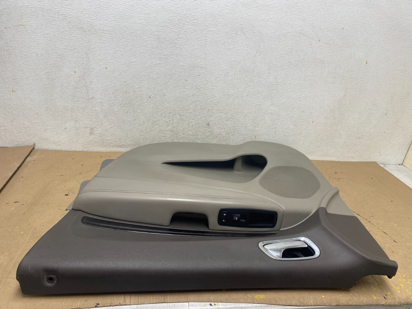 2011 2012 Dodge Durango Passenger Right Front Panel  Door Oem C7185 PS5