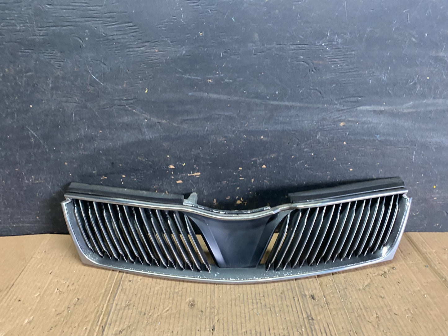 2002-2003 Mitsubishi Diamante Front Upper Grill Grille OEM s6129 DG0