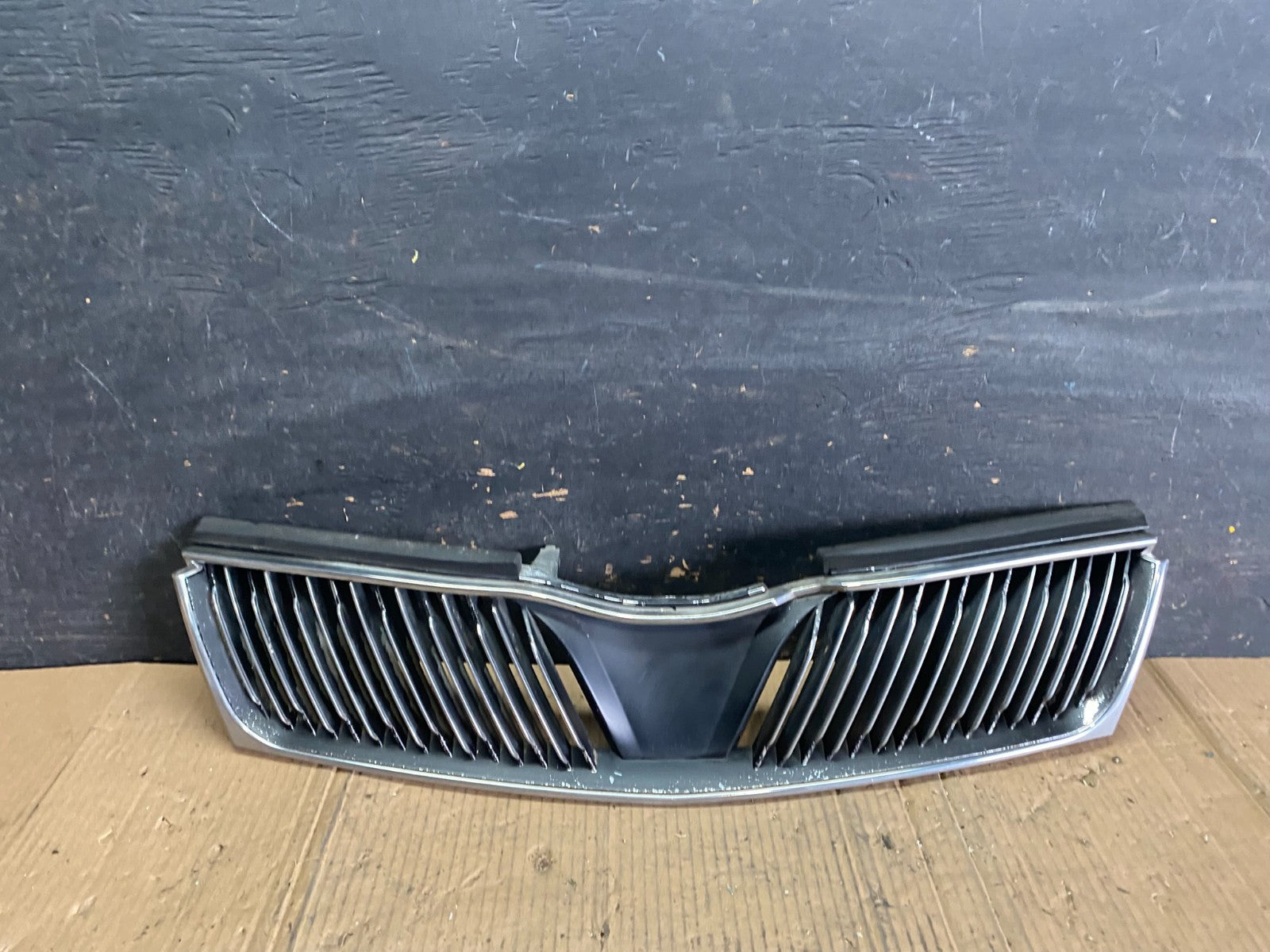 2002-2003 Mitsubishi Diamante Front Upper Grill Grille OEM s6129 DG0