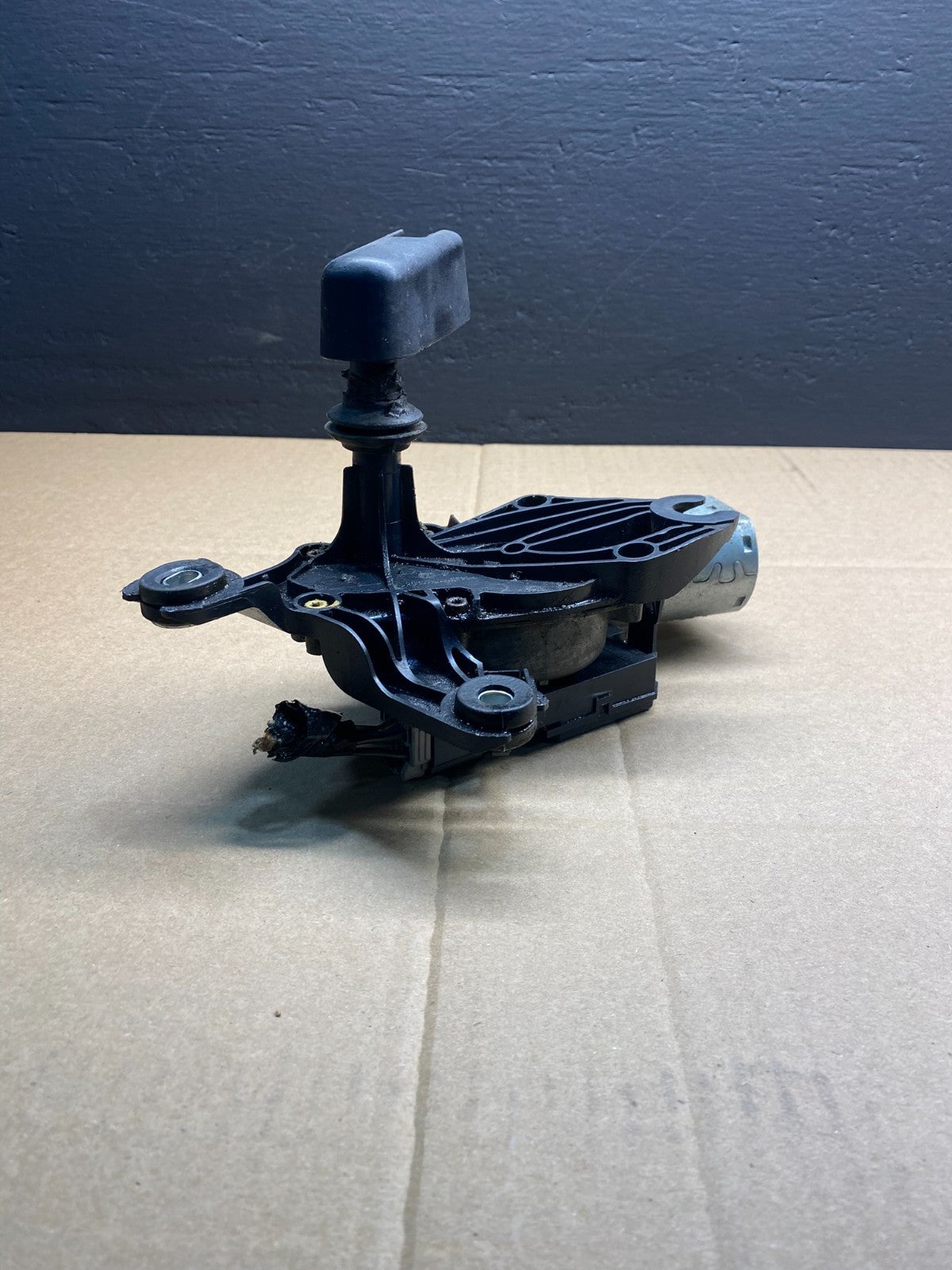 2010 to 2012 Lincoln MKT 2008 2009 Taurus X Rear Windshield Wiper Motor AB4191DG1
