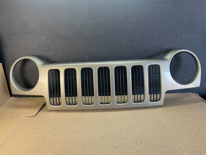 2002 2003 2004 Jeep Liberty Grill Grille Plastic ae3736 DG0