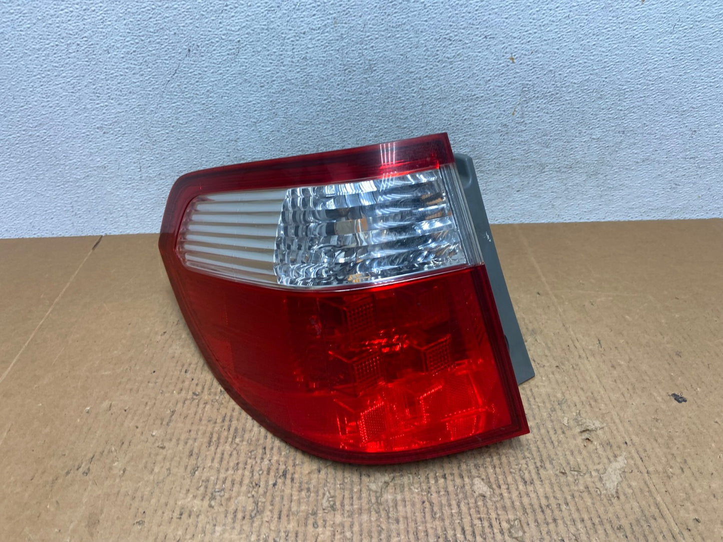 2005 2006 2007 Honda Odyssey Left Driver LH Side Tail Light AE2632 LK0