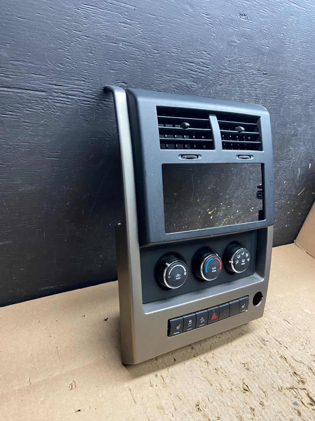 2008 to 2012 Jeep Liberty Dash Climate Temperature Control Radio Bezel T8321 DG1