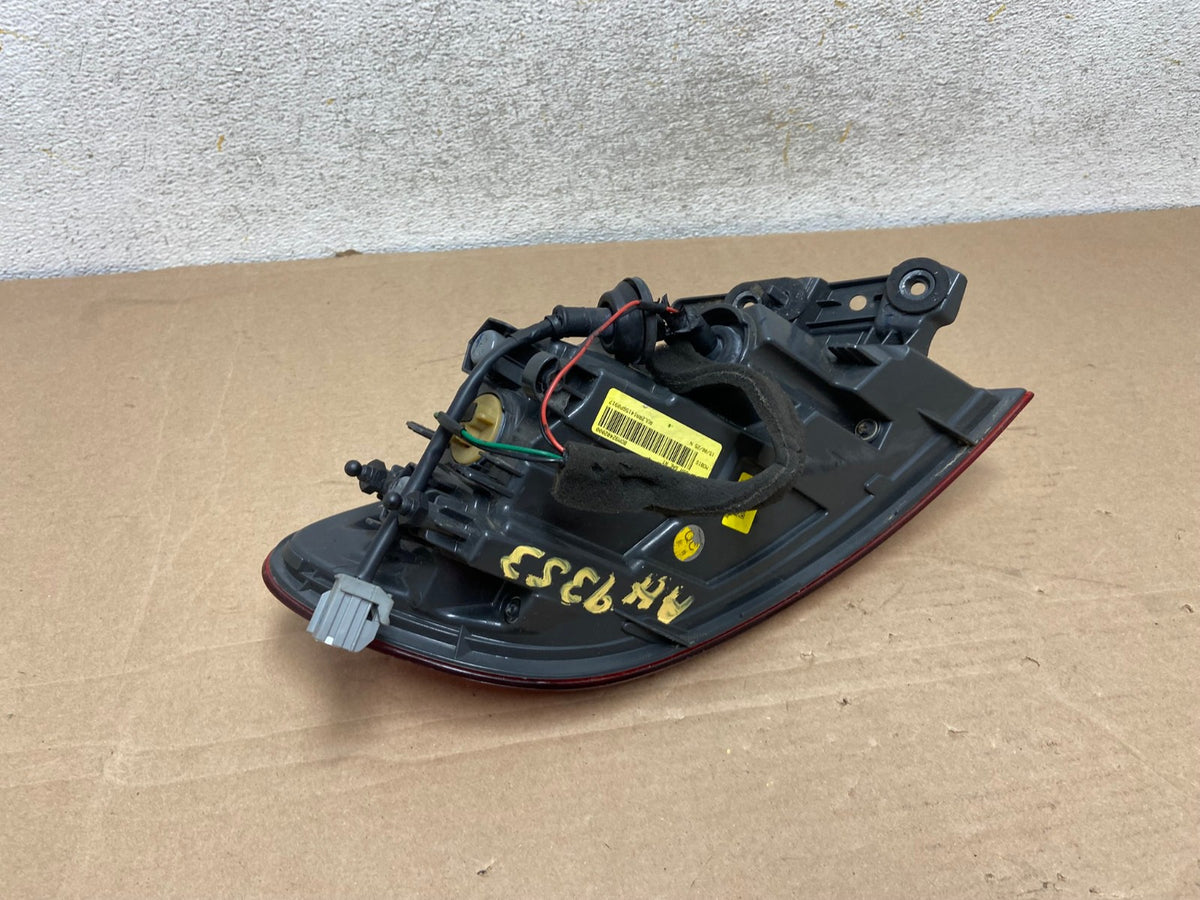 2015 2016 2017 Chrysler 200 Sedan Right Passenger Side Tail Light AH9353 LK4