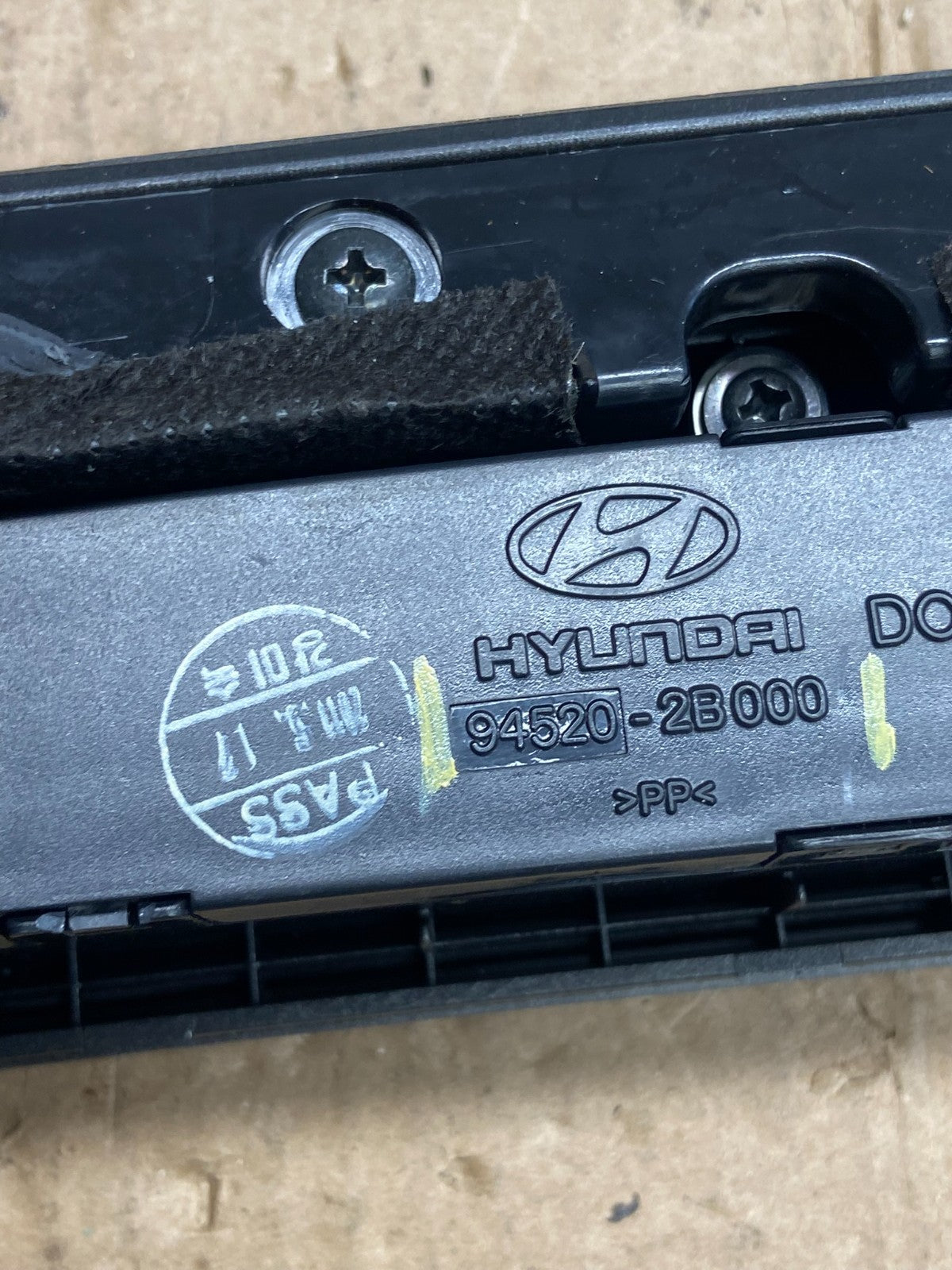2007 to 2009 Hyundai Santa Fe Center Dashboard Radio Bezel Trim AE4029 DG6