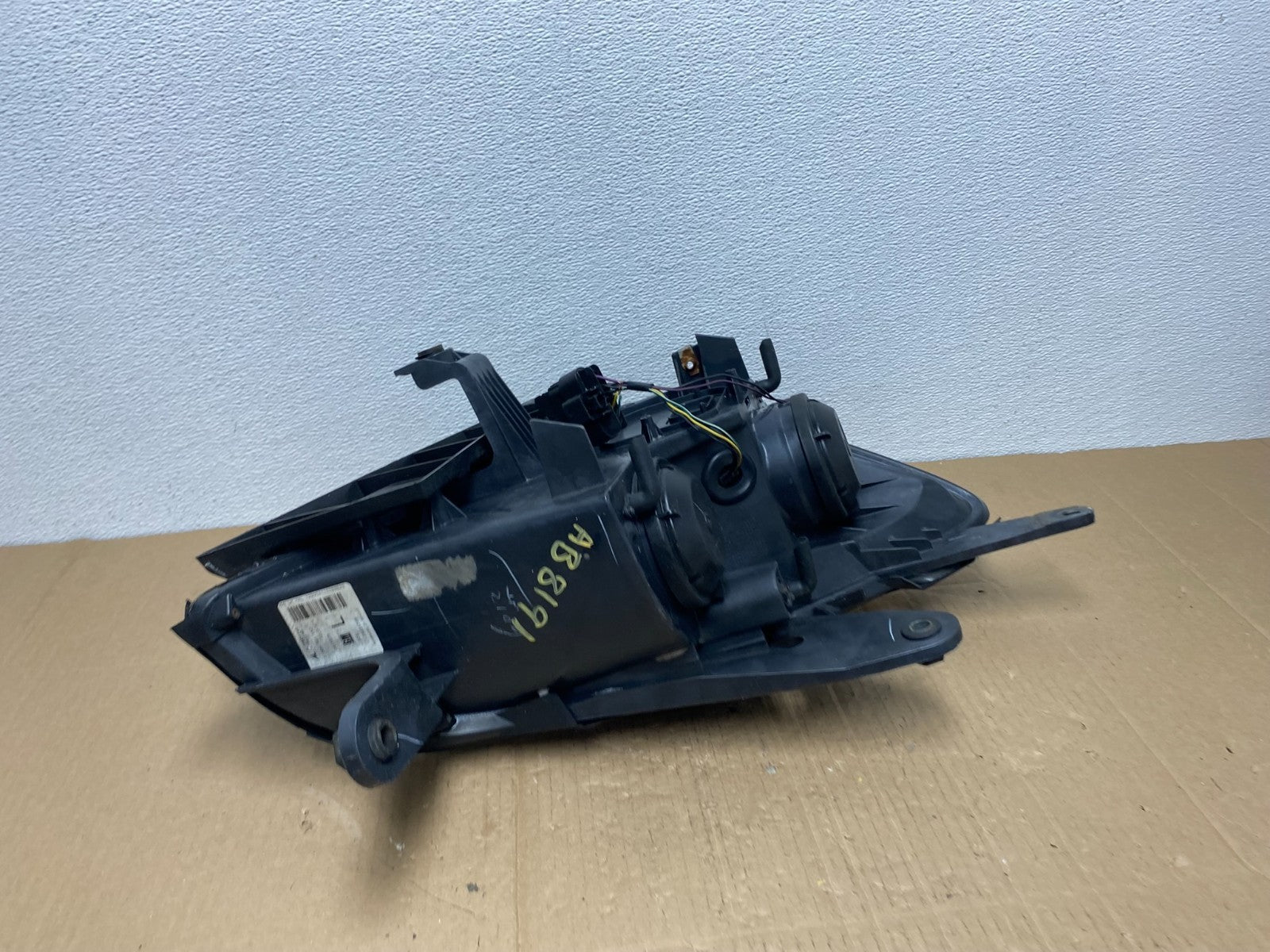 2007 to 2010 Saturn Outlook Left Driver LH Halogen Headlight OEM AB8191 DW4