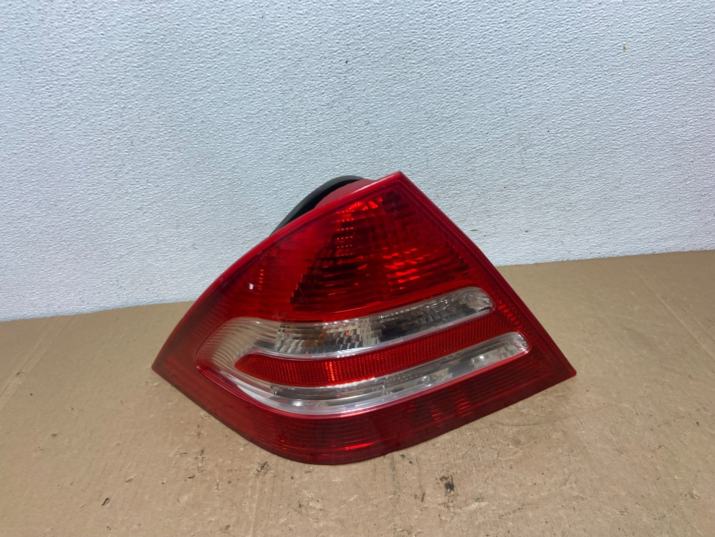 2005-2007 Mercedes-Benz C230 C240 W203 C-Class Left Driver Tail Light AC5980 DW0