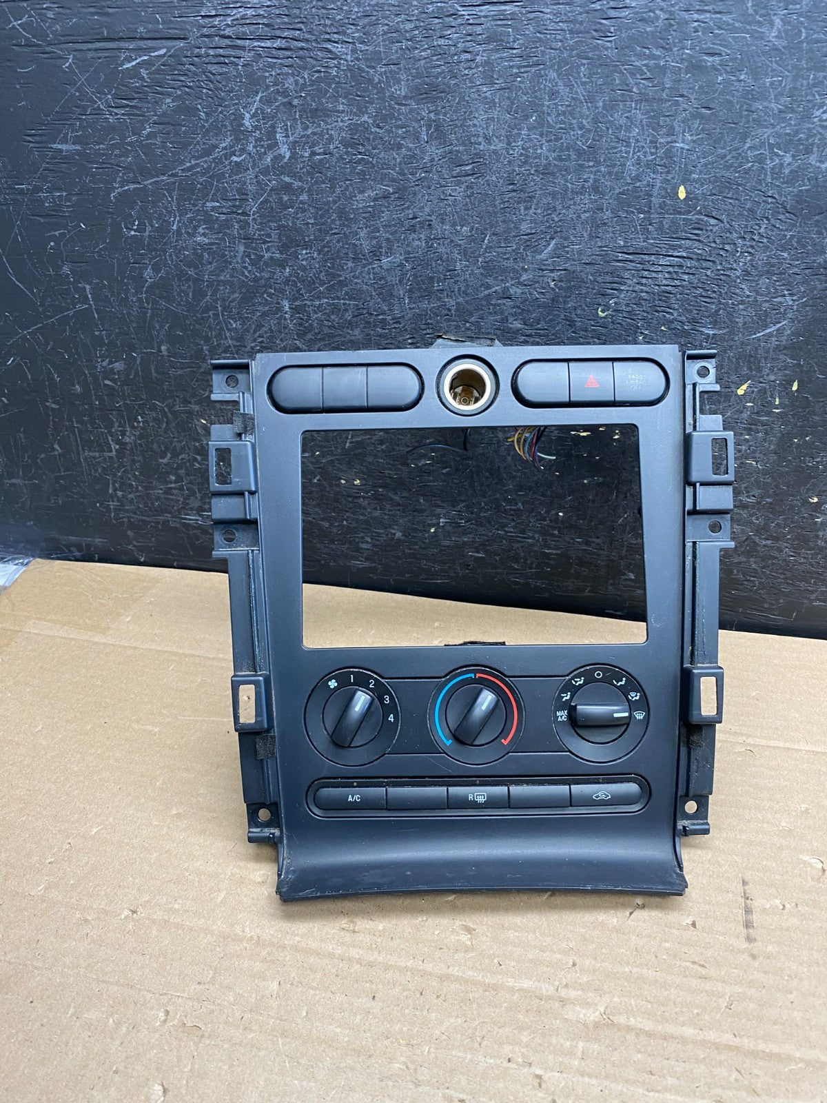 2005 to 2009 Ford Mustang Heater Climate Control Radio Dash Bezel AG5263 DG0