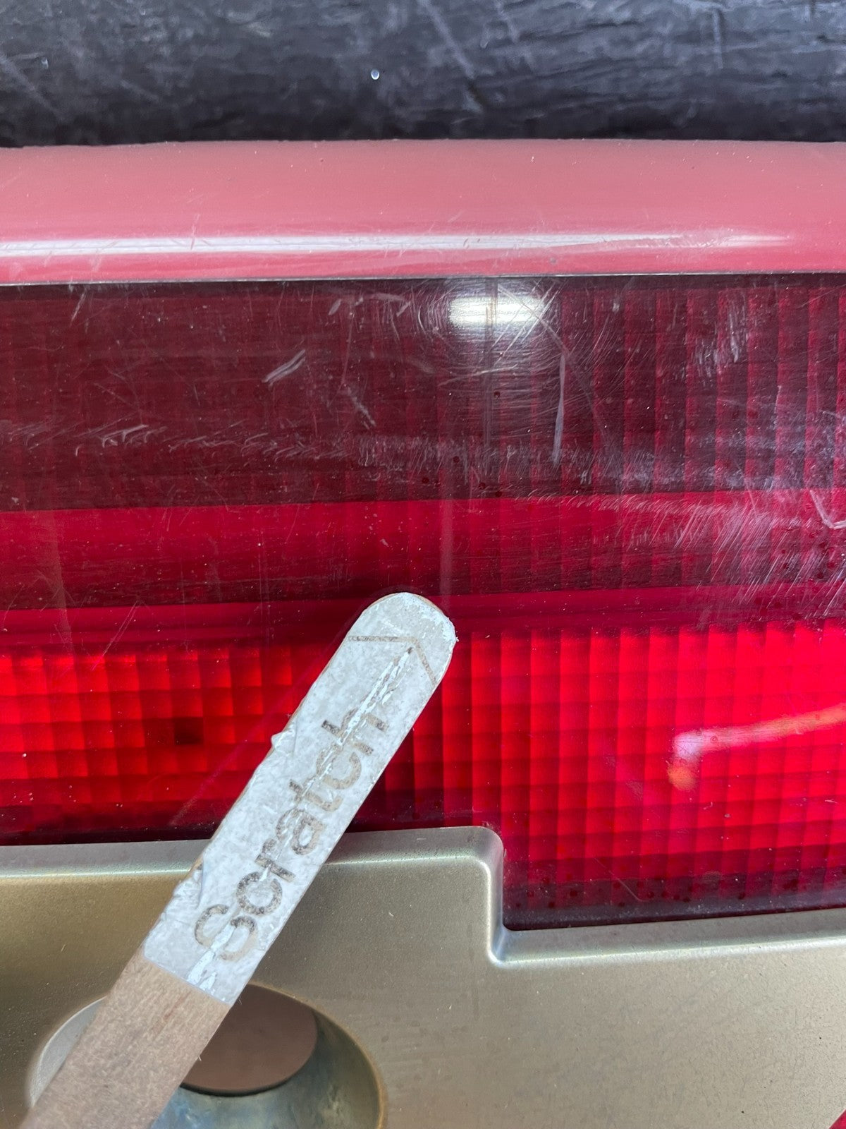 2003 2004 2005 Chevrolet Cavalier Rear Trunk LID Center Tail Light AE0802 DG4