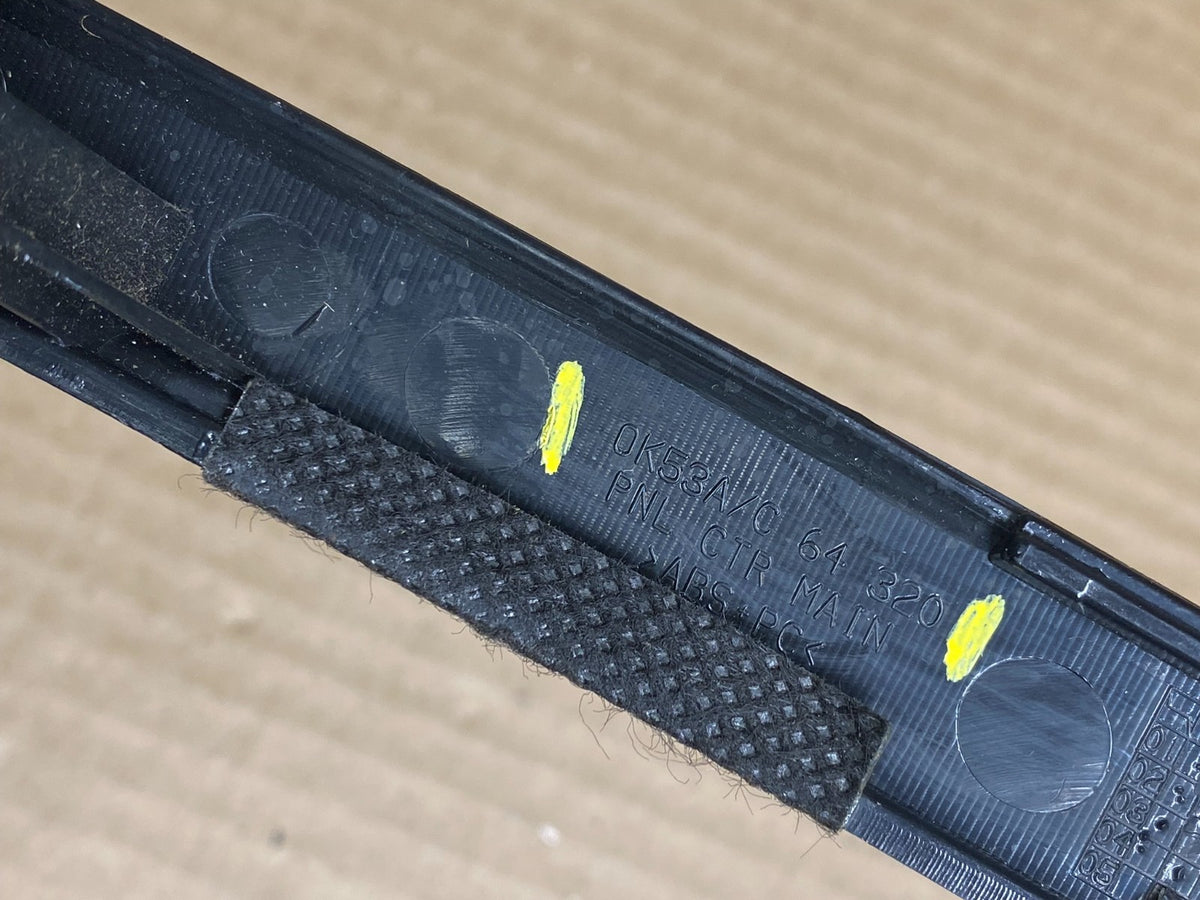 2002 - 2005 Kia Sedona Center Radio Clock Bezel Air Vent U5896 DG6