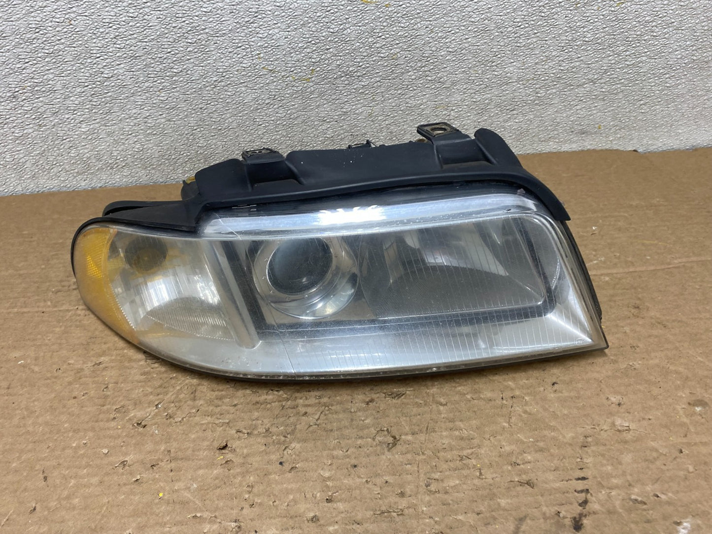 1999 to 2002 Audi A4 Passenger Right Side Headlight Z3028 PS0