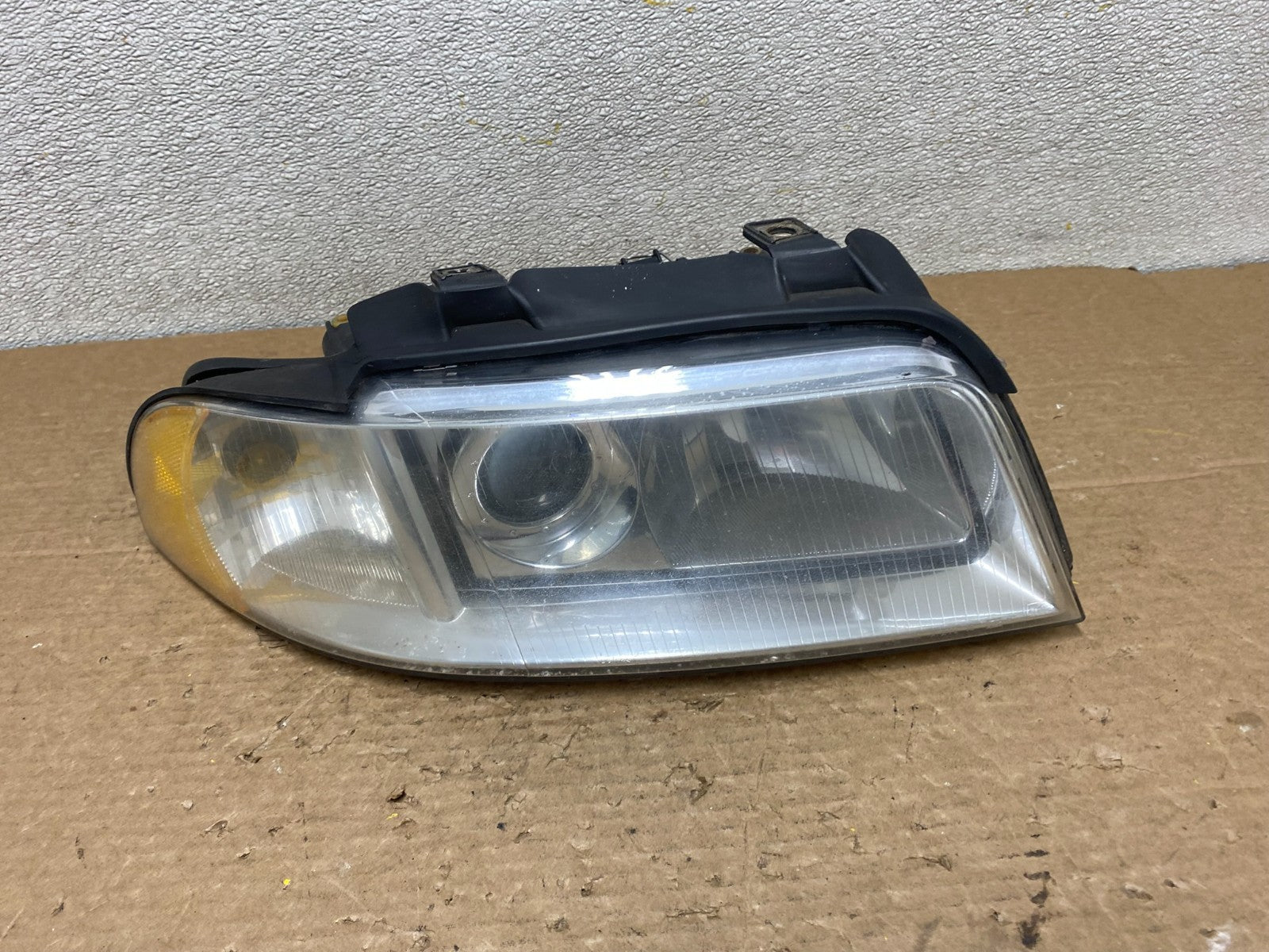 1999 to 2002 Audi A4 Passenger Right Side Headlight Z3028 PS0