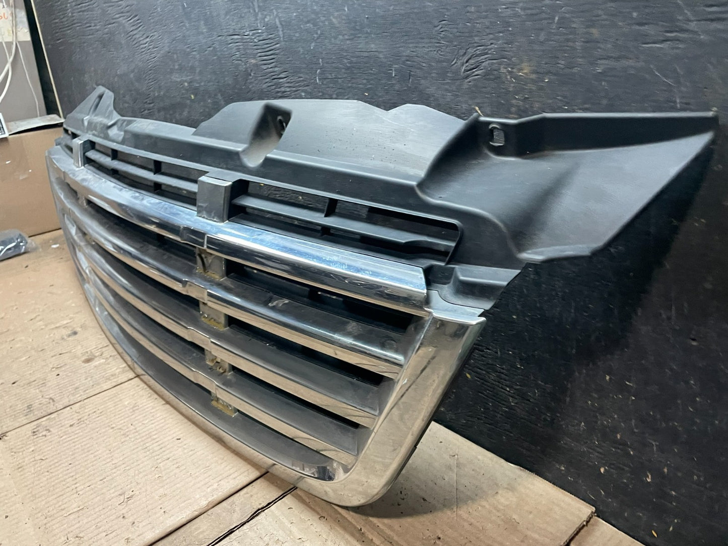 2009 to 2011 Freightliner Sprinter Front Upper Chrome Grill Grille W4652 DG1