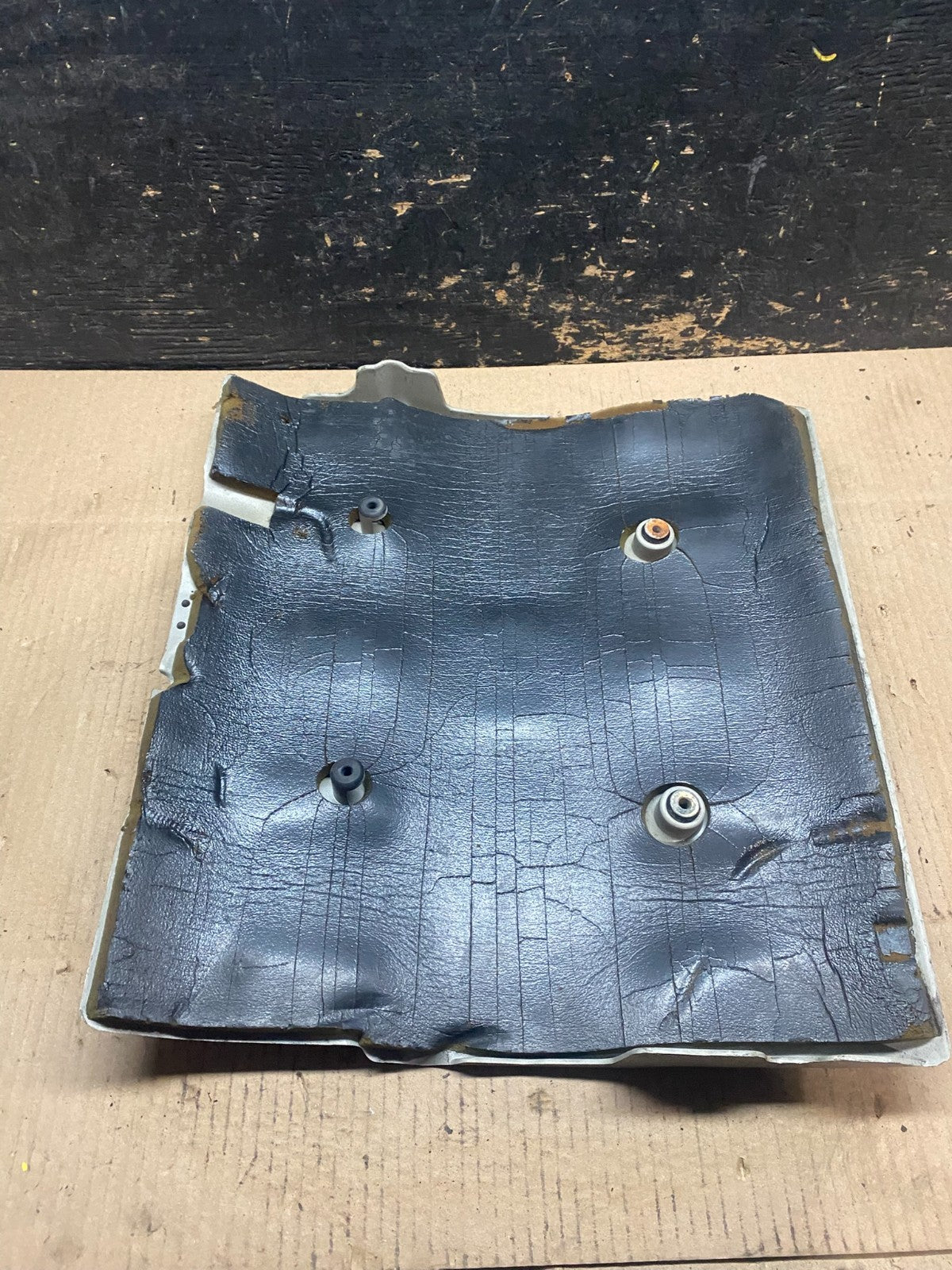 2001 to 2004 Cadillac Deville Seville Northstar Engine Motor Cover W5580 DG6