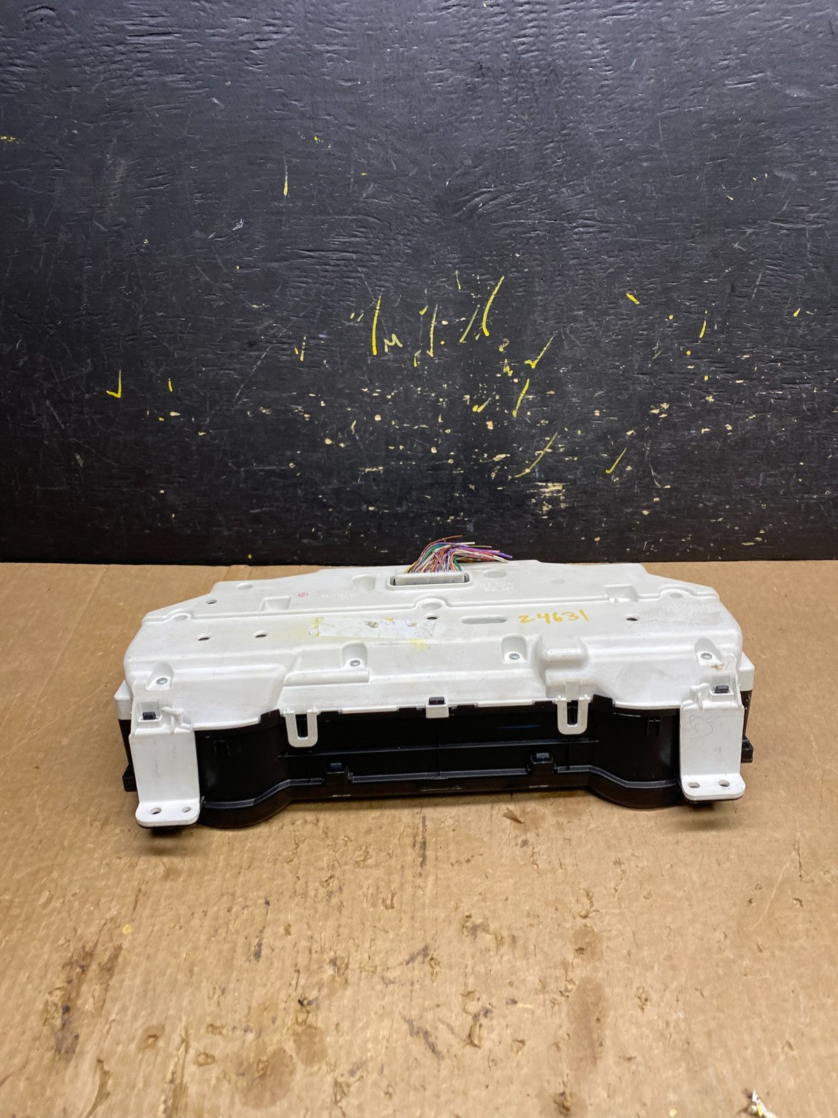 2006 Toyota Sienna Speedometer Cluster Gauge OEM Z4631 DG5