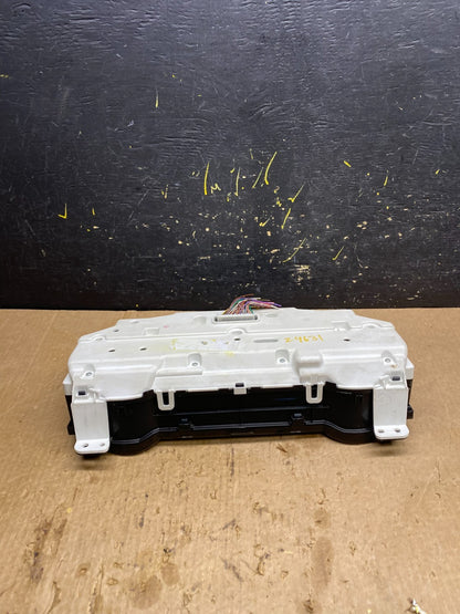 2006 Toyota Sienna Speedometer Cluster Gauge OEM Z4631 DG5