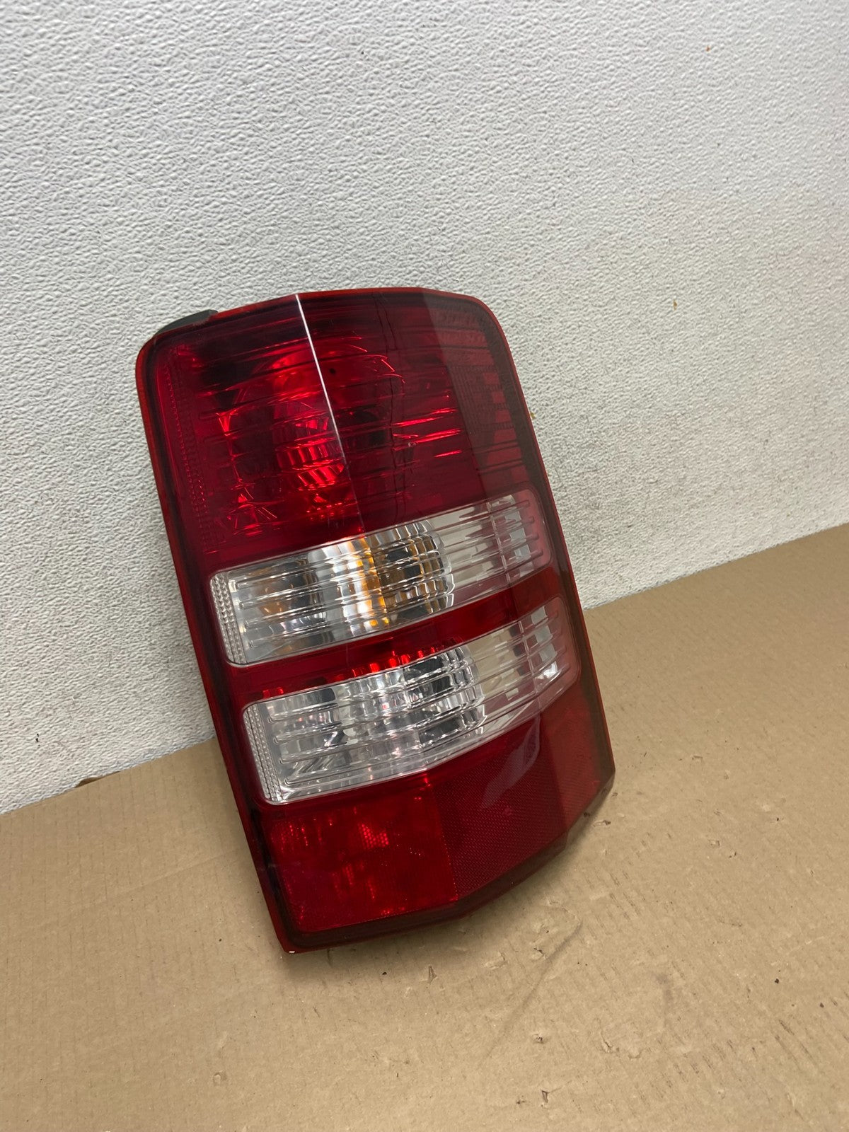 2008 to 2012 Jeep Liberty Right Passenger RH Side Tail Light AG5849 DW2