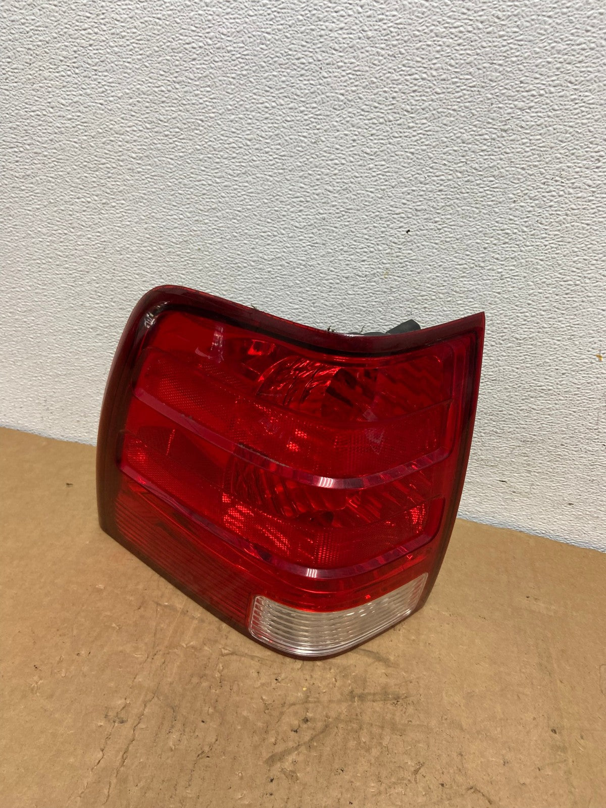 2003 2004 2005 2006 Ford Expedition Left Driver Lh Tail light AD1300 LK0