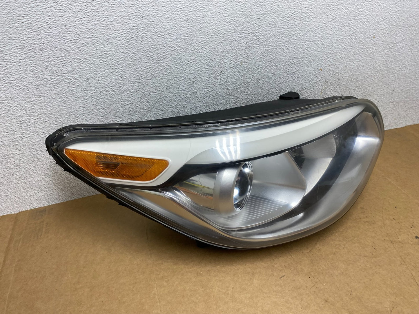 2014 - 2018 Kia Soul Right Passenger RH Projector Halogen Headlight AE2987 DG2