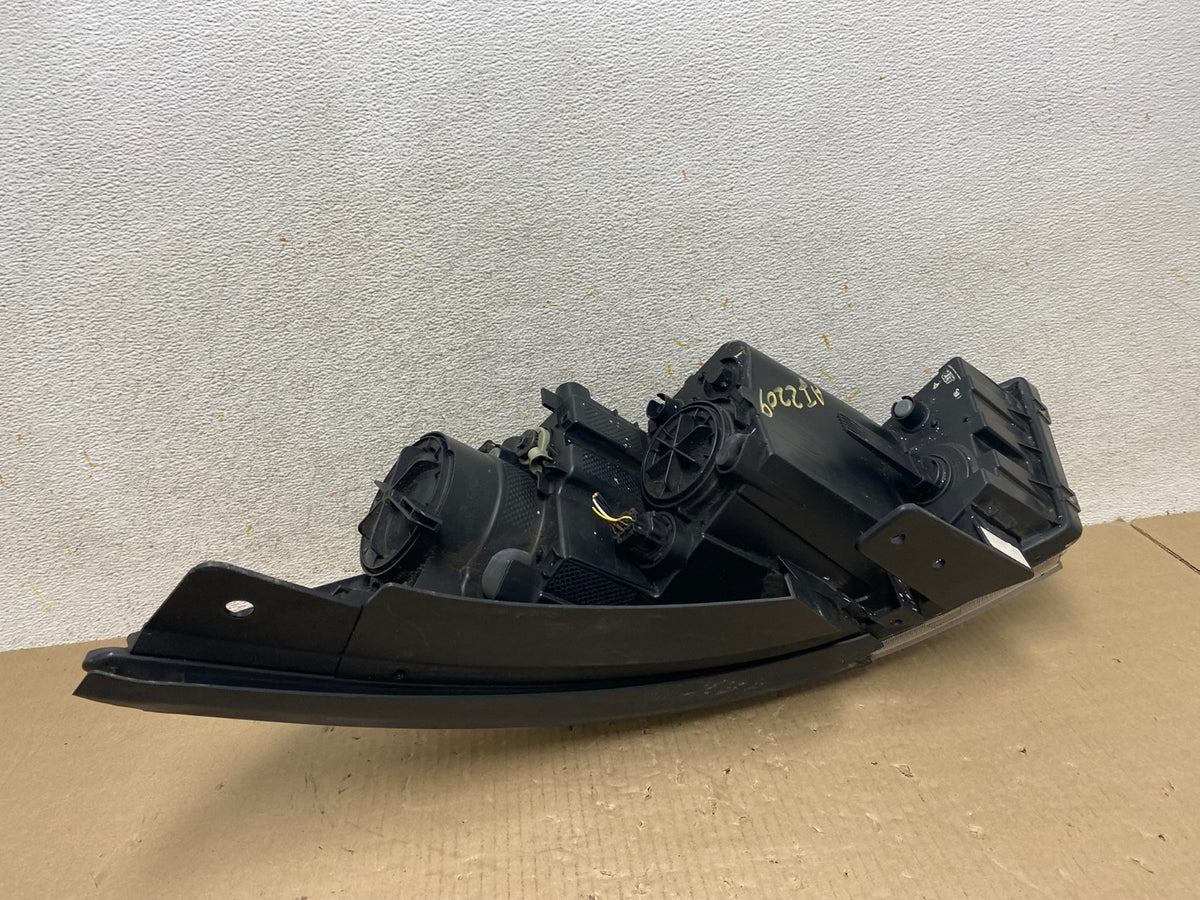 2015-2018 Kia Sedona Right Passenger RH Side Headlight Halogen AI2209 DW6