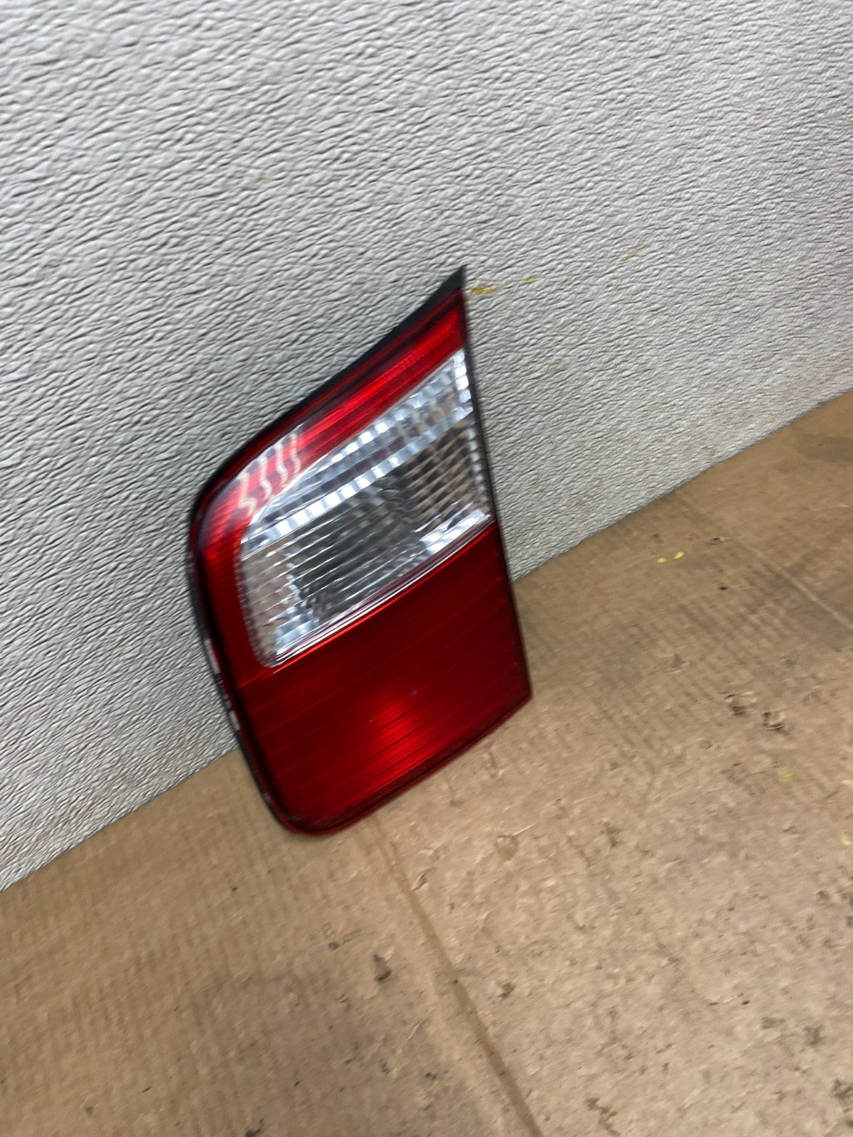 2001 2002 Subaru Forester Right Passenger RH Inner Lid Tail Light Oem AA66342