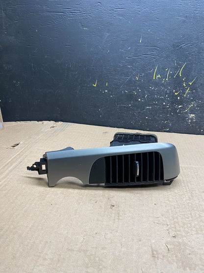 2006 - 2012 Kia Sedona Entourage Left Driver Center Air Vent y9903 DG0