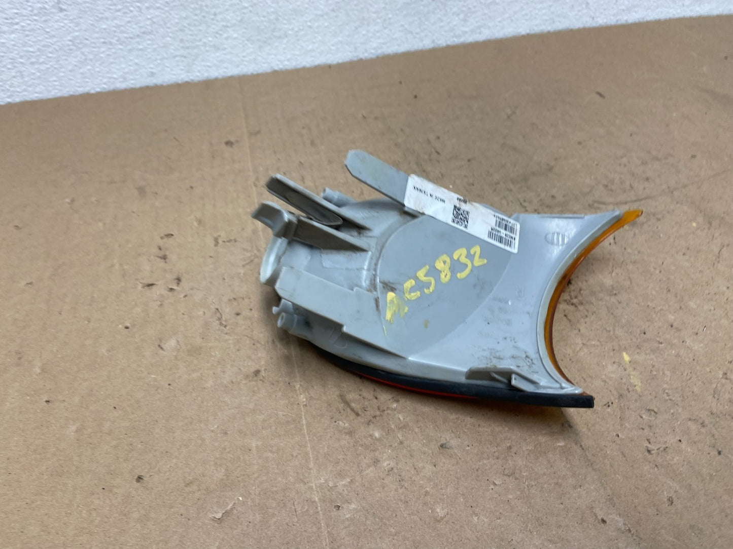 2000 to 2003 BMW 325Ci 330Ci E46 Coupe Right Passenger Turn Signal AC5832 DW3