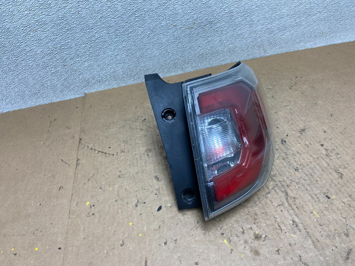 2013 to 2016 GMC Acadia Right Passenger RH Side Tail Light AA0162 DW2