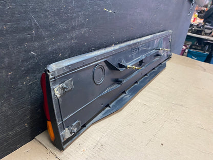1993 to 1995 Chrysler LeBaron Center Tail Light Panel Trim u7515 DG6
