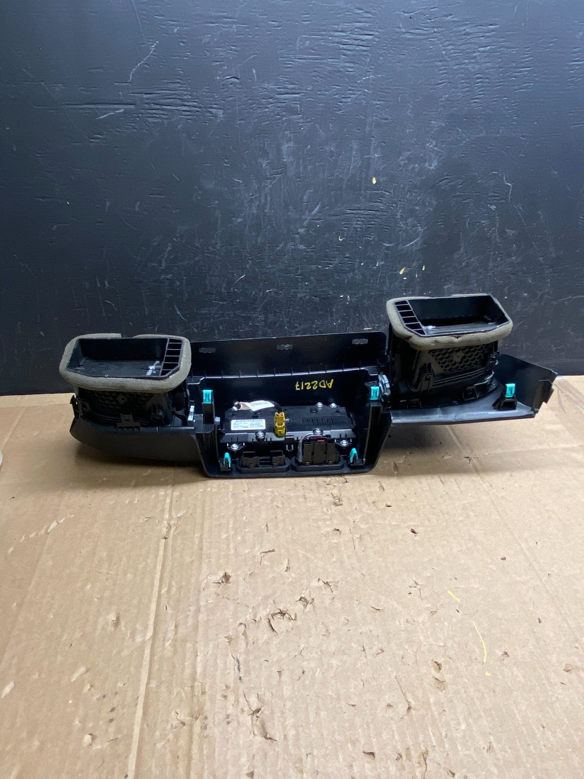 2020 to 2023 Ford Explorer Console Radio Display Screen Air Vents ad2217 DG4